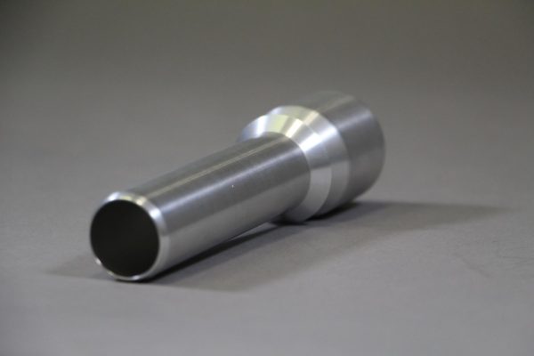 Ein Adapter aus Aluminium für Turbo-Ventile. Akku-Gebläse Milwaukee Set für Staupolster - Befülltechnik | Rothschenk