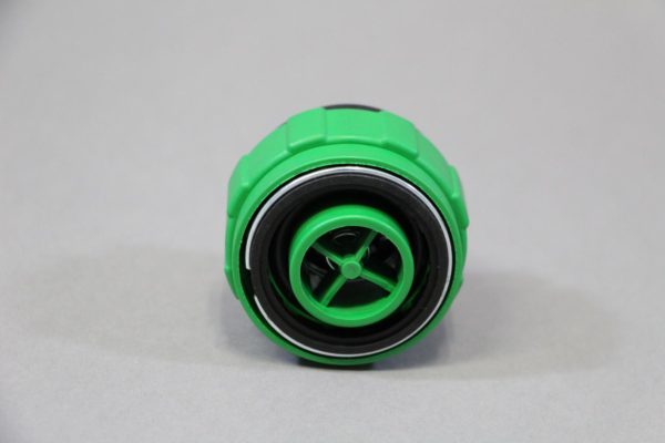 Adapter SMART Ventil Quick Connect aus Kunststoff in grün-schwarzer Farbe.