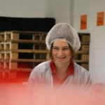 An employee of G&H GmbH Rothschenk with hairnet.