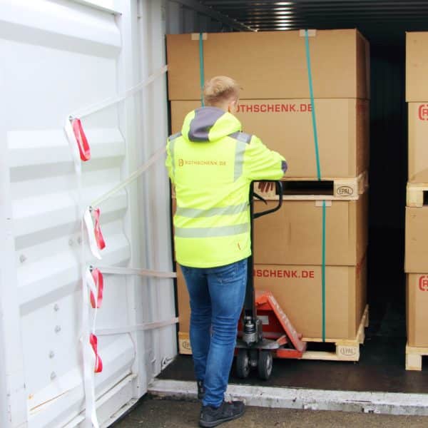 starker Magnet mit Schlaufe hält Lashingband am Container