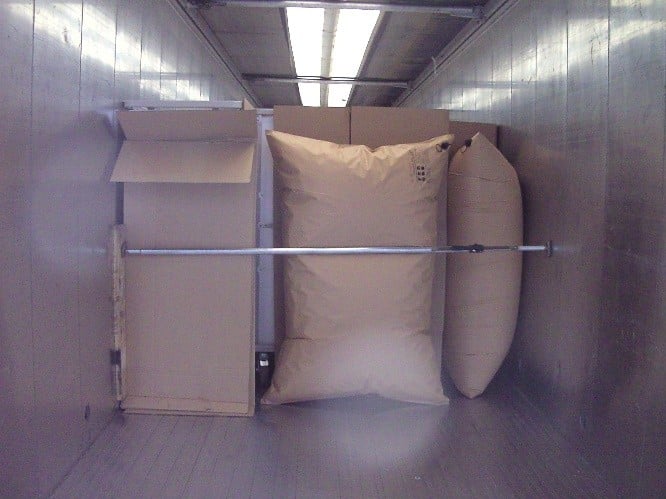 Incorrect-use-of-dunnage-bags-in-trucks-with-barrier-rod-Rothschenk